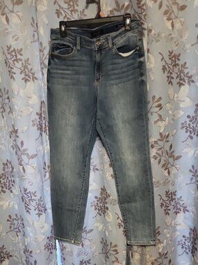 Judy Blue Ankle Cropped Jeans in Classic Blue